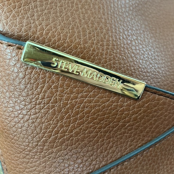 Steve Madden Camel Color Pebbled Grain Faux Leather Crossbody Bag - Picture 4 of 15